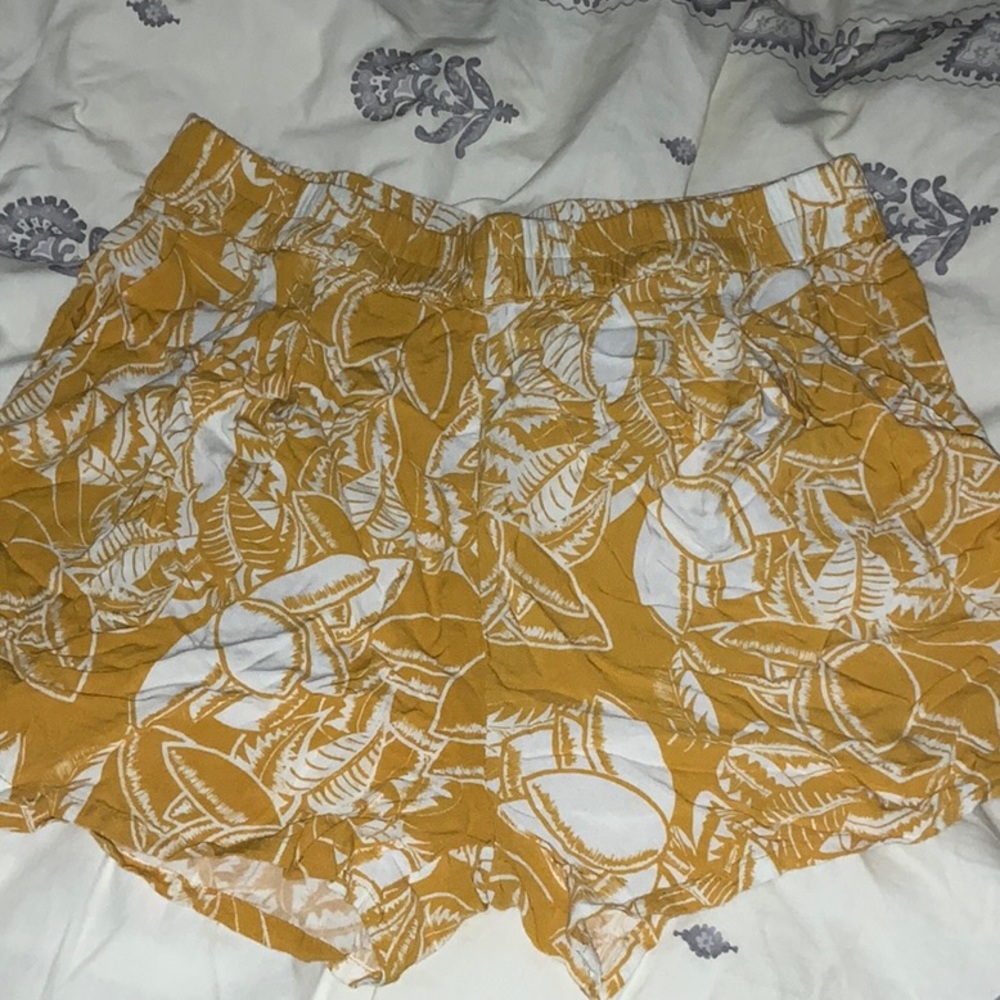 Floral flowy H&M shorts